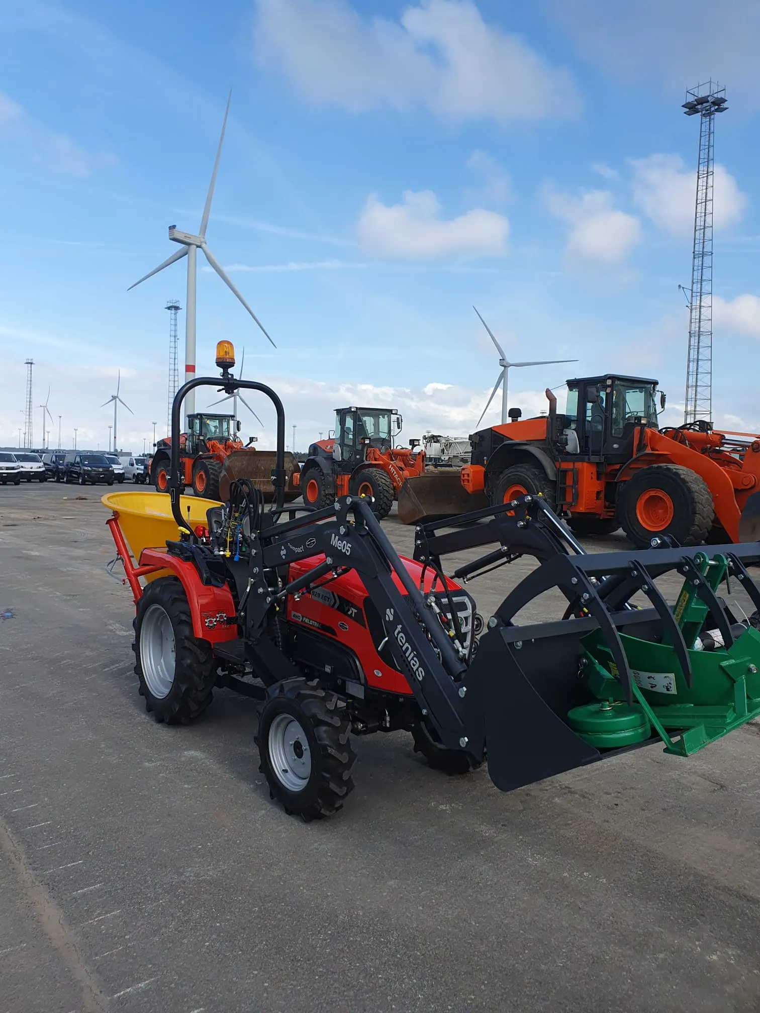 Tracteur compact avec chargeur frontal – Location à louer à Casablanca