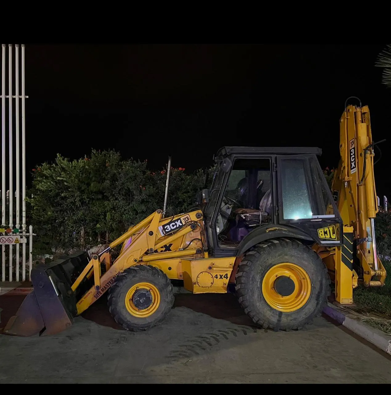Tractopelle JCB 3CX 4x4 à louer à louer à Casablanca